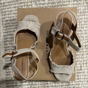 Lucky Brand Womans Frayed Strap Sandals in Light Beige